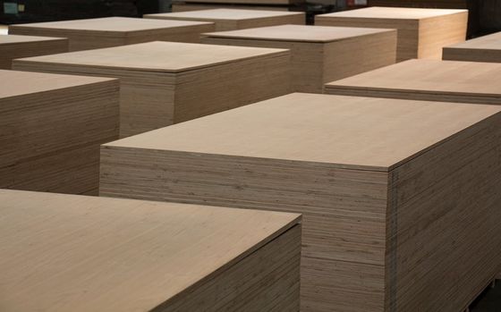 Top A Veneer de bois artificiel Lavé Noir Abricot Couronne Grain Couleur foncée Pour la décoration de l'armoire d'hôtel