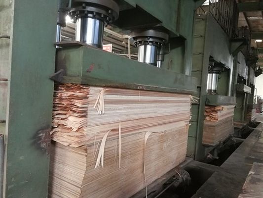 Fabrication de feuilles de faisceau de bois de chaume de bois de chaume