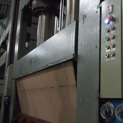 Frêne blanc naturel avec - X106 a reconstitué le bois pour plaquer la couleur jaune foncée pour des meubles