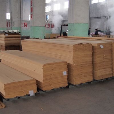 Le placage synthétique H551S en bois de noix noire d'OIN a directement coupé 3100mm pour la porte et le Windows