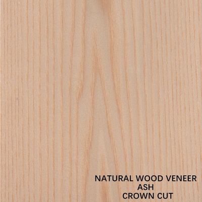 Carreaux de bois de cendres naturelles à coupe plate, grains de couronne pour la face du meuble