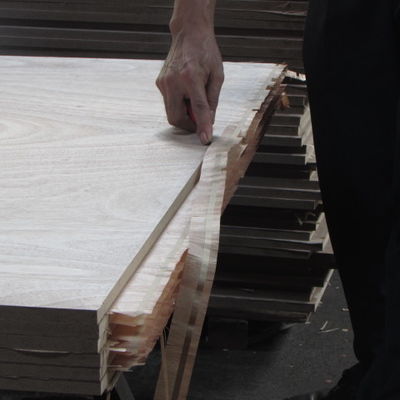 Taille Standard 2440*1220mm de contreplaqué de contreplaqué de placage de bois de couronne d'orme naturel de fantaisie pour la porte et les meubles E1 E0 P1 P2