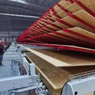 Planche à brins orientée vers le pin 18 mm OSB3 pour la construction de structures en bois