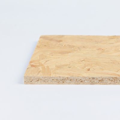 Planche à brins orientée vers le pin 18 mm OSB3 pour la construction de structures en bois